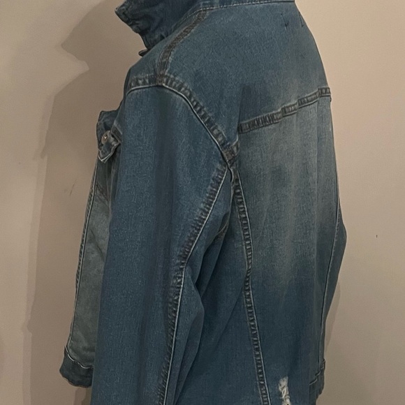NWOT Mia size large DISTRESSED jeans jacket!!! - Picture 5 of 9